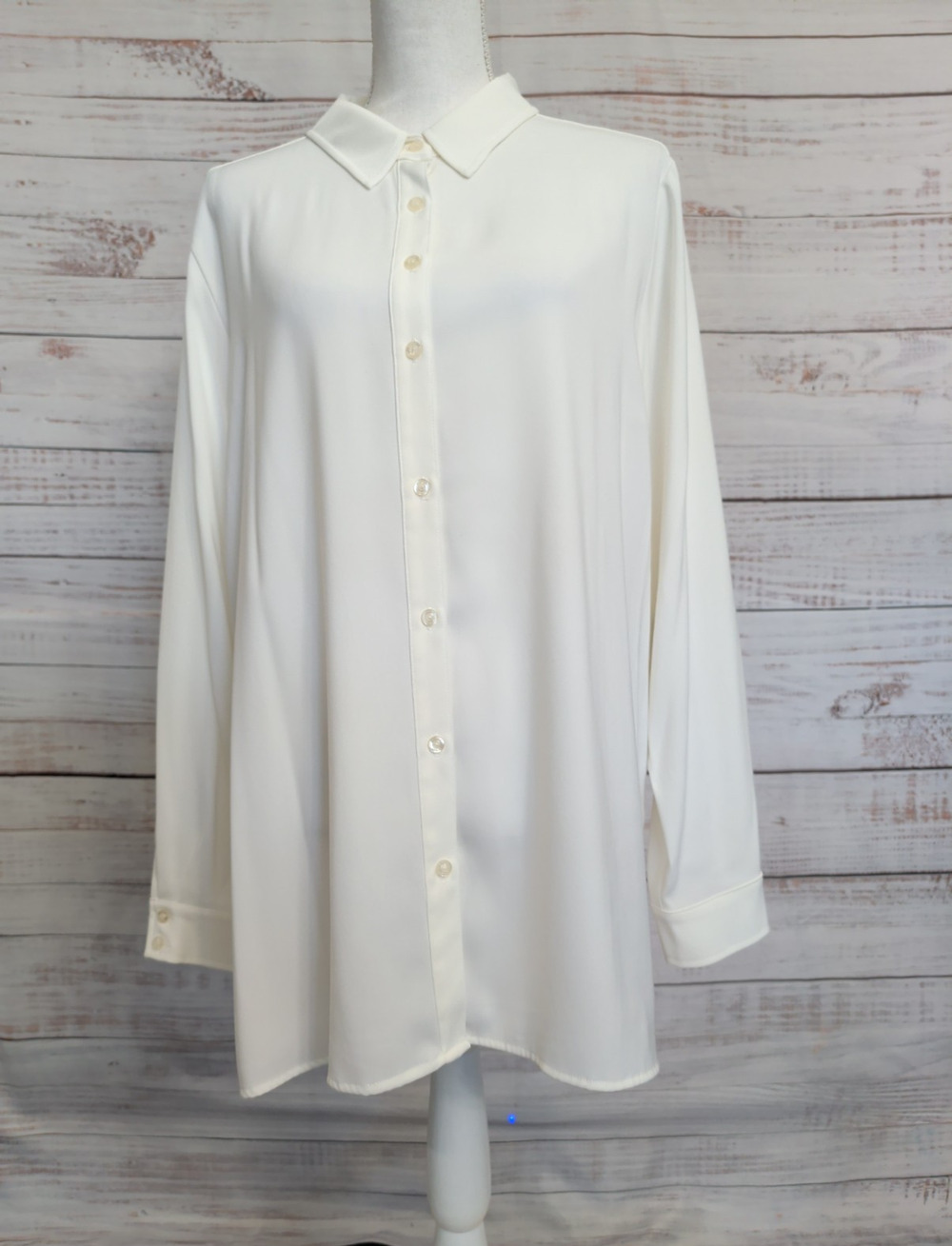 Susan Graver Stretch Peachskin Button Front Big Shirt Ivory Size Large- Measured